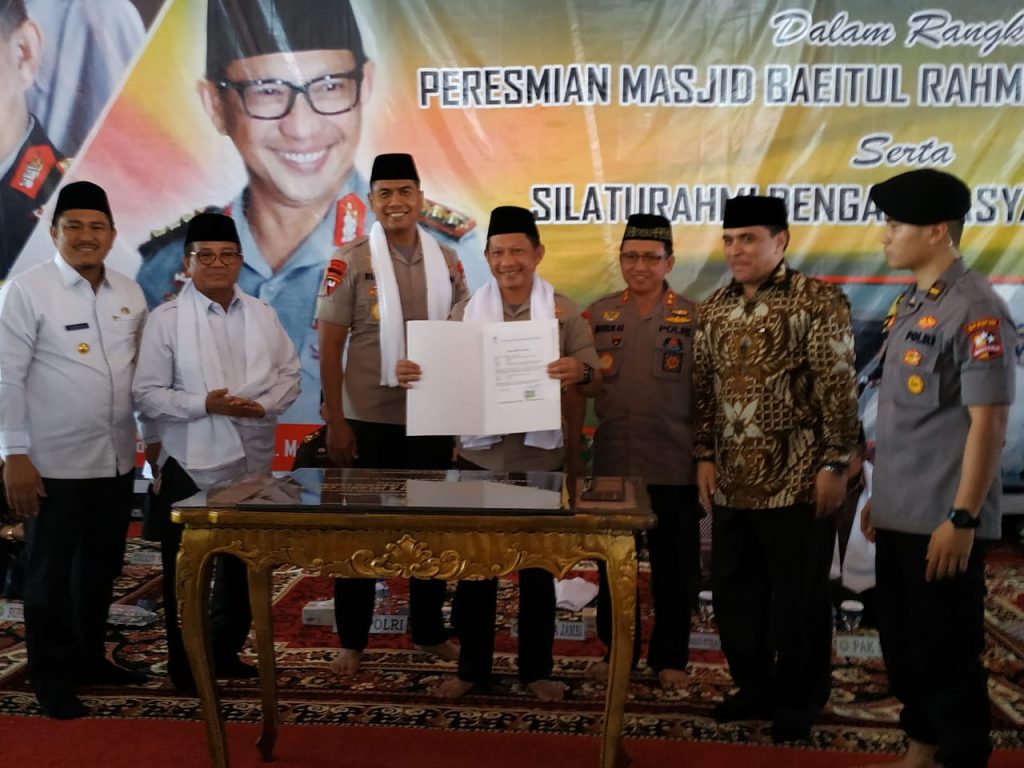 Kapolri Resmikan Masjid dan Terima Hibah Tanah Untuk Mako Brimob Dari Keluarga H. Ibrahim