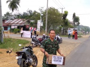 Babinsa Koramil 07/RB dan Relawan Turun ke Jalan Galang Dana