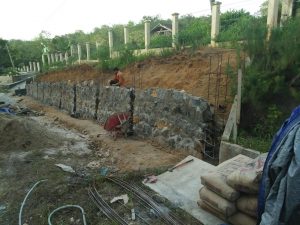 Proyek Tembok Penahan Tebing TPU di Wirotho Agung Tebo Disoal