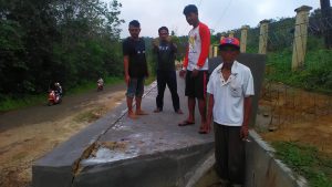 Baru Dibangun, Turap di TPU Ini Retak