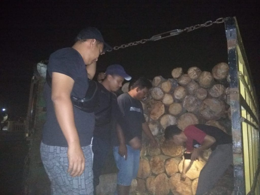 Tim Sultan Polres Tebo, Amankan Dua Mobil Kayu Ilegal