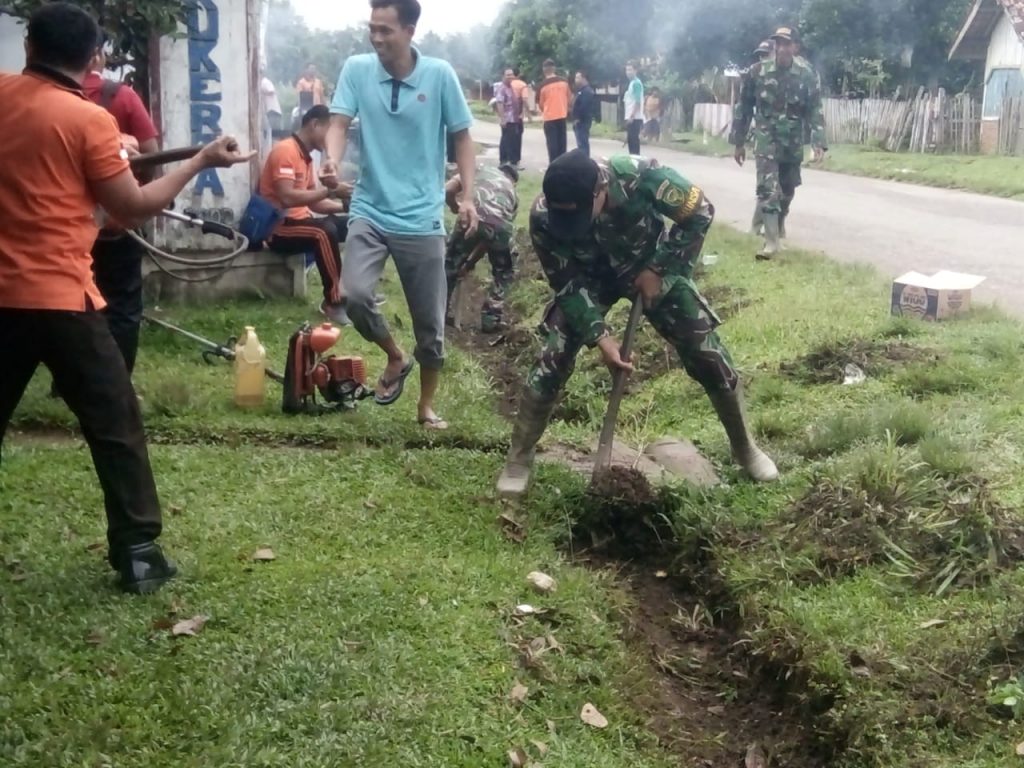 Jajaran Koramil 416-05/Muara Tebo Lakukan Jumat Bersih