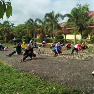 Camat Vll Koto Ilir Bersama Puskesmas Gelar Senam Germas