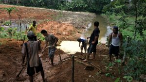 Warga Rimbo Cemas Akhirnya Timbun Lobang Maut