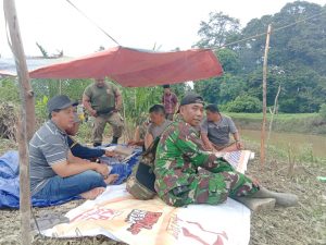 Begini Cara Babinsa Sertu Efekno Gelar Komsos Dengan Warga
