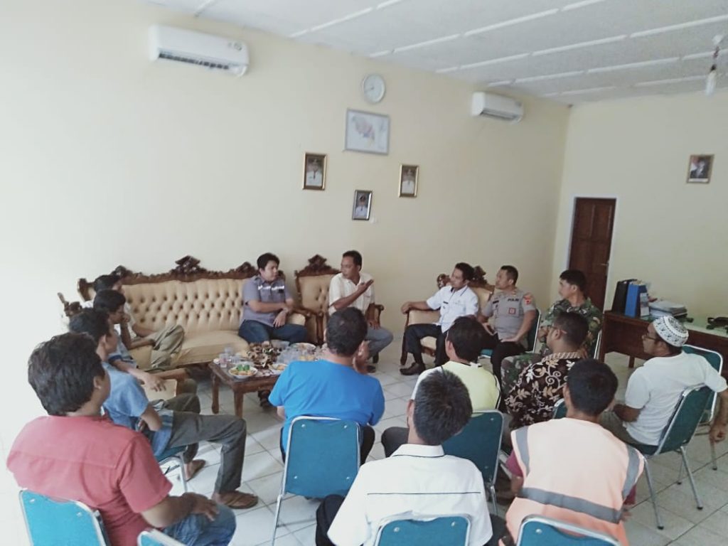 Babinsa Sertu Tartonadi Hadiri Rapat Perbaikan Jalan