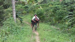 Kepedulian Satgas TMMD Kepada Warga Desa Sungai Ning