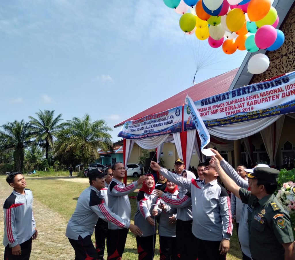 Kasdim 0416/Bute, Dampingi Bupati Bungo Buka Lomba FLS2N dan 02SN Tingkat Kabupaten