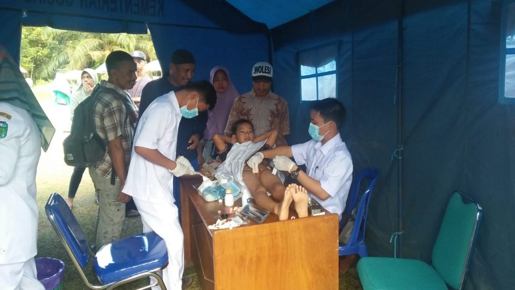 Puluhan Anak-Anak di Kecamatan VII Koto Ikuti Sunat Masal