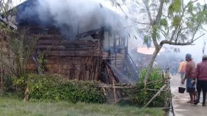 Sijago Merah Hanguskan Rumah Nenek Di Tanah Kampung