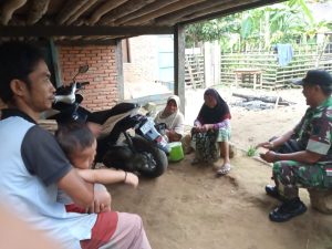 Babinsa Koramil 416-01/Rantau Pandan Gelar Komsos Bahaya Karhutla