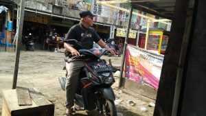 Jadi Tukang Ojek Online, Pria Ini Sekolahkan Anaknya Hingga Perguruan Tinggi