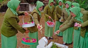 Hargai Jasa Pahlawan, Persit Cabang XXIV Dim 0416/Bute Ziarah Makam Pahlawan