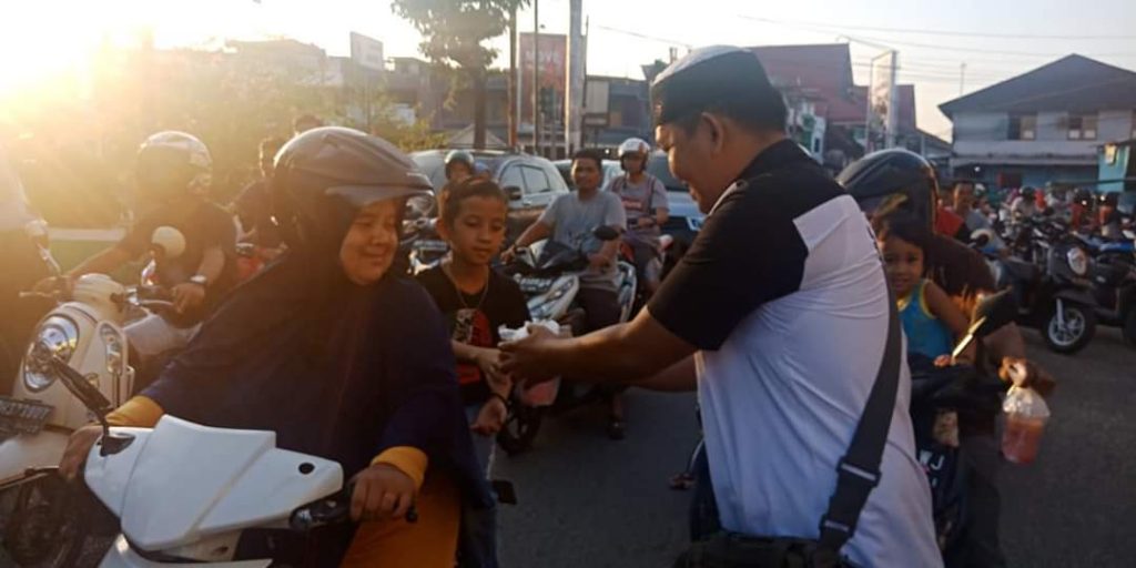 Di Bulan Berkah, DPD JOIN Bungo Bagikan Takjil Secara Gratis Kepada Warga