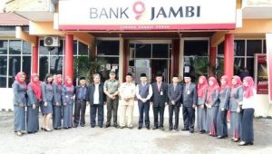 Bupati Adirozal, Pimpin Apel HUT Bank Jambi Ke-56