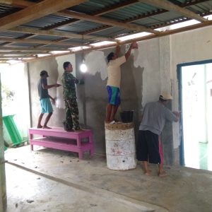 Walau Berpuasa, Babinsa Serda Wianto Semangat Goro di Musholla