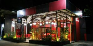 Laris Manis, Ratu Vizza Wirotho Agung Menjual Aneka Menu Buka Puasa