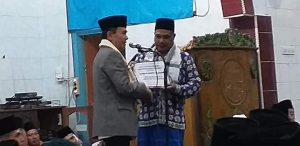 Dampingi Gubernur Safari Ramadhan Ke Pulau Tengah, Bupati Adirozal Serahkan Bantuan Untuk Masjid
