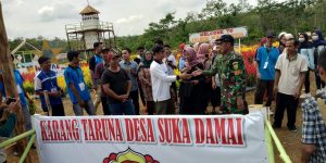 Babinsa Sertu Tugiyanto, Sambangi Taman Bunga Celocia Muna Garden
