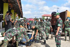 Danrem 042/Gapu Pimpin Jum’at Bersih di Pasar Angso Duo