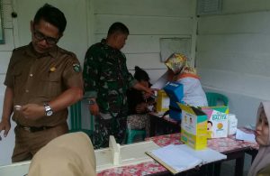 Babinsa Koramil 06/Muara Bungo, Gelar Komsos di Posyandu