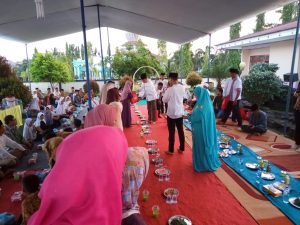 Bupati Tebo & Camat Bukber, Anak Yatim dan Lansia Terima Santunan