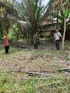 Cegah Kebakaran Hutan dan Lahan, Babinsa 0416-07/RB Patroli Bersama Warga