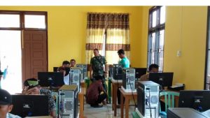 Babinsa Sertu Ishak, Dampingi Pelatihan Komputet Perangkat Desa