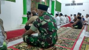 Babinsa Koramil 06/Muara Bungo, Sholat Tarawih Bersama Warga Binaan