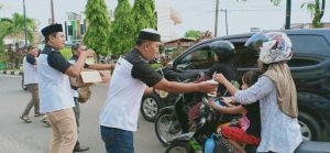 DPD JOIN Bungo, Kembali Bagikan Ratusan Takjil Gratis ke Warga