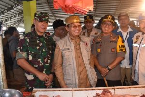 Danrem Dampingi Gubernur Jambi Tinjau Harga Sembako di Pasar Angso Duo