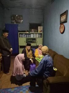 Semalam di Kayu Aro, Bupati Kerinci Adirozal Berbuka, Tidur dan Sahur di Rumah Warga