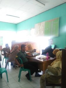 Tingkatkan Kamtibmas, Babinsa Koramil 06/Muara Bungo Gelar Komsos di Kantor Lurah