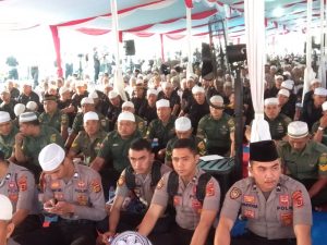 Ratusan Prajurit Korem 042/Gapu Hadiri Tabligh Akbar dan Istigosah