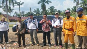 Tindaklanjuti Keluhan Warga, FKS Cek Drainase dan Pembuangan Sampah