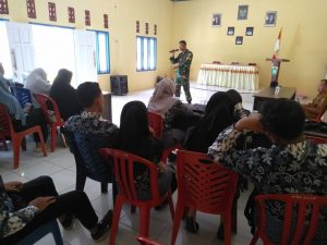 Babinsa Serda Mualidan, Beri Sosialisasi Wasbang Kepada Mahasiswa Kukerta UIS STS Jambi