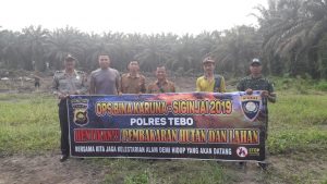 Patroli Karhutla, Babinsa Serda Toni Ajak Warga Waspada Dimusim Kemarau