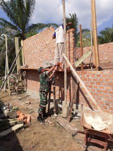 Babinsa Serda Heri Koramil 416 – 07/RB, Pantau Bedah Rumah Program BSPS