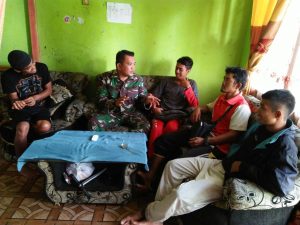 Babinsa Koramil 03/Sungai Bengkal Beri Komsos Bahaya Narkoba