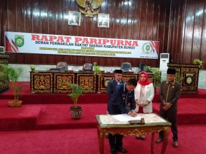 Wabup Apri, Hadiri Rapat Paripurna Pandangan Akhir Fraksi DPRD Bungo