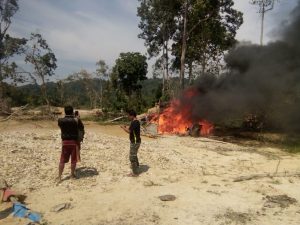 Kesal, Ratusan Warga Bungo Hancurkan Mesin Dompeng
