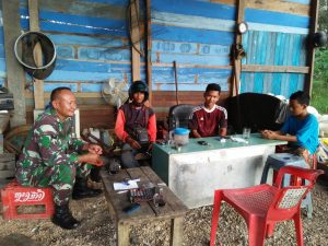 Pendekatan Persuasif, Babinsa Serka Sukarman Ajak Pemuda Jauhi Narkoba