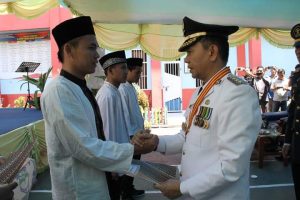Bupati Adirozal Serahkan Remisi Pada 112 Napi Rutan Sungai Penuh