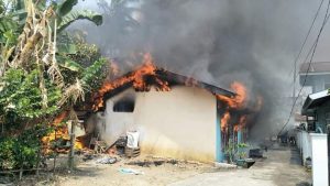 Tiga Bendeng dan Satu Sepeda Motor Dilalap Sijago Merah di Bungo