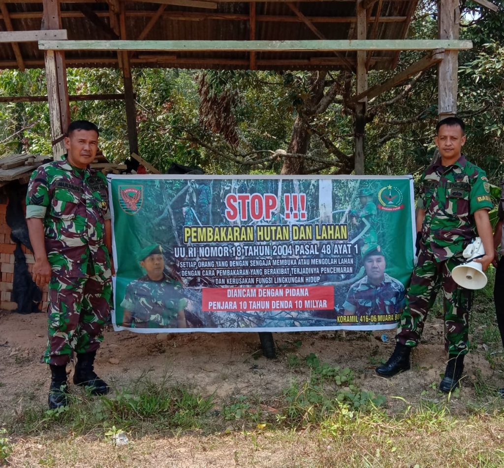 Babinsa Koramil 06/Muara Bungo Pasang Himbauan Cegah Karhutla