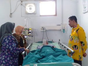 Hari lansia, Wabup Bungo Kunjungi Lansia dan Berikan Bingkisan