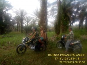 Babinsa Koptu Hendrizon Gelar Patroli Karhutla