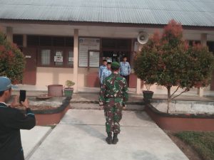 Peringati Hari Kesaktian Pancasila, Serka Eri Ikuti Upacara di Sekolah