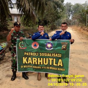 Babinsa Koramil 06/Muara Bungo dan Damkar Gelar Patroli Karhutla
