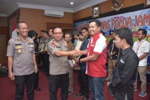 Kapolda Jambi, Berikan Penghargaan Kepada Media Sidakpost.id